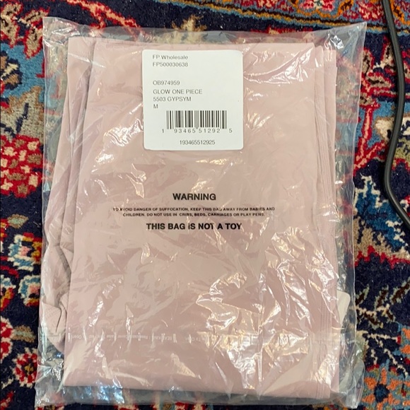 FREE PEOPLE MOVEMENT [glow one piece] - Picture 7 of 7